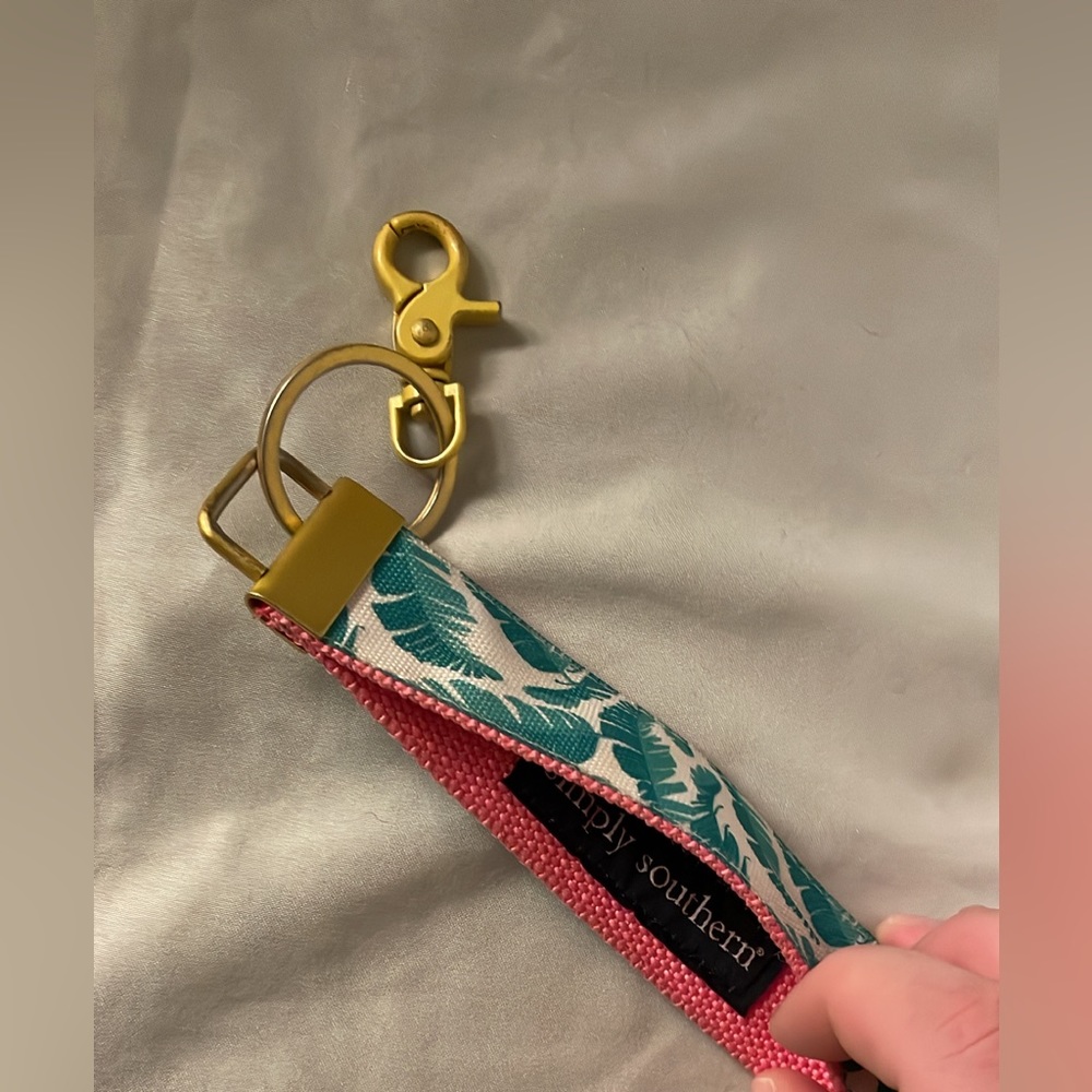 Simply Southern Leaf Pattern Keychain - Picture 2 of 2